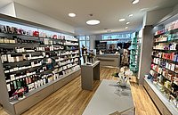 Großes Sortiment an Pflege- und Kosmetikprodukten – Aurel Parfümerie Auerbach Nicolaistraße 3
